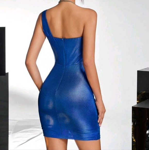 Elegant Oblique Shoulder Floral 3D Cup Fishbone Waistline Ruffle Bodycon Dress - Picture 3 of 5